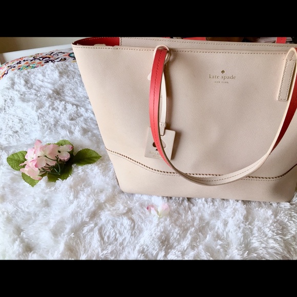 kate spade Handbags - Kate Spade Bag ♠️